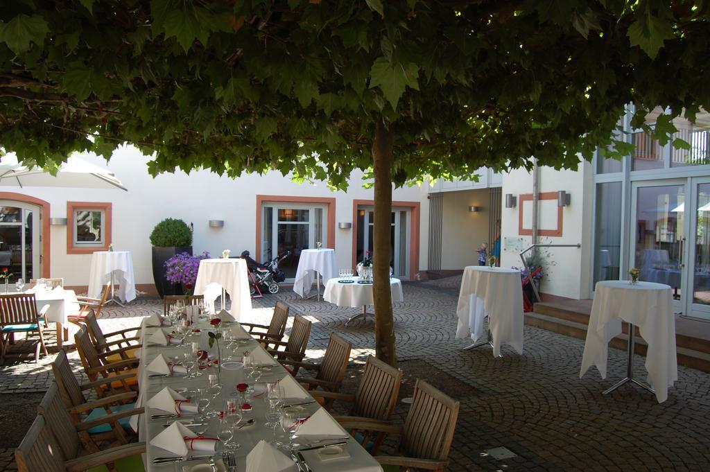 Landhotel Zum Schwanen Mit Restaurant Mona Liza Osthofen Exterior photo