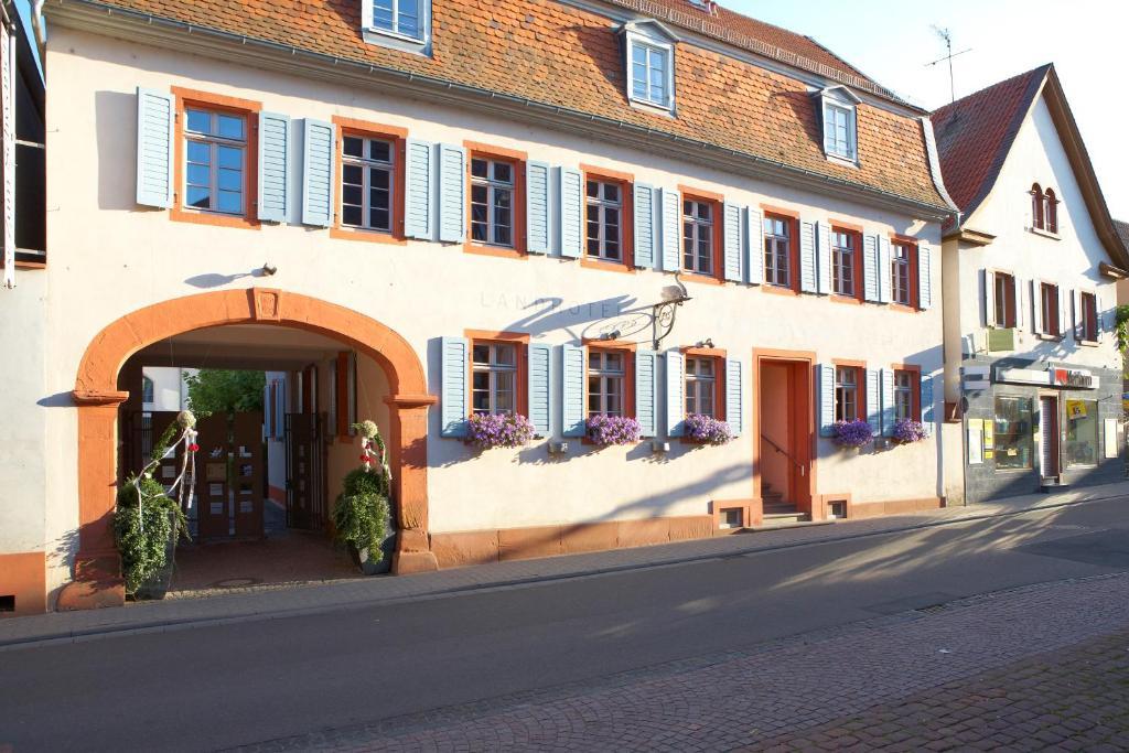 Landhotel Zum Schwanen Mit Restaurant Mona Liza Osthofen Exterior photo